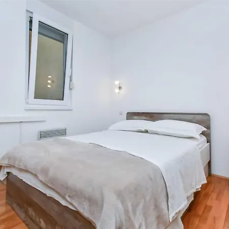 Butterfly In For 6 Persons *