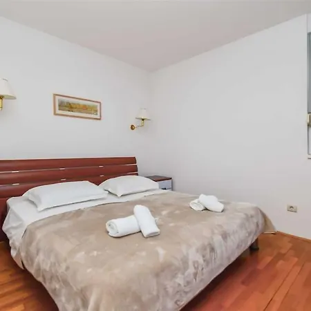 Апартаменти Butterfly In For 6 Persons *