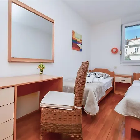 Apartment Butterfly In For 6 Persons Split