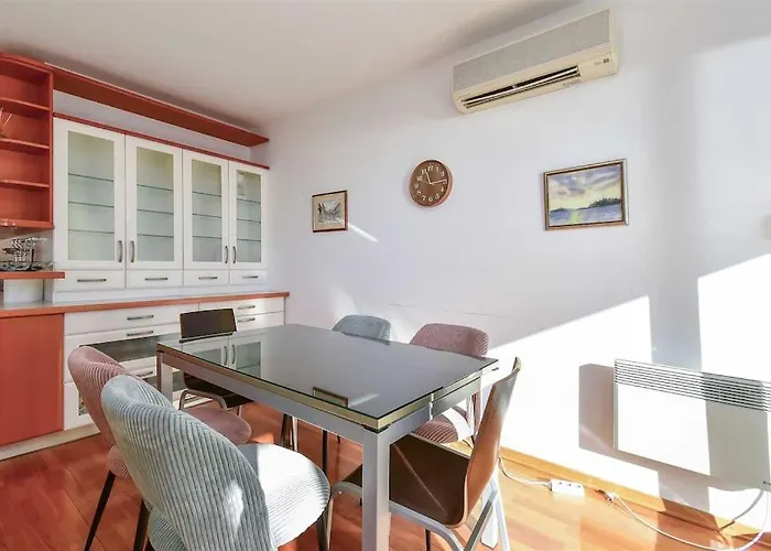 Butterfly In For 6 Persons Lägenhet