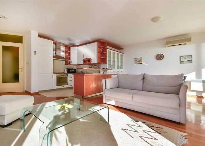 Butterfly In For 6 Persons