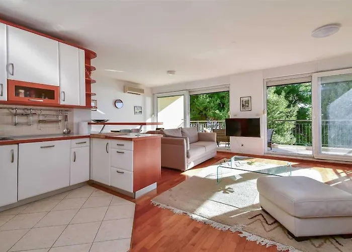 Butterfly In For 6 Persons Lägenhet Split