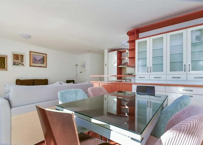 Butterfly In For 6 Persons Lägenhet Split