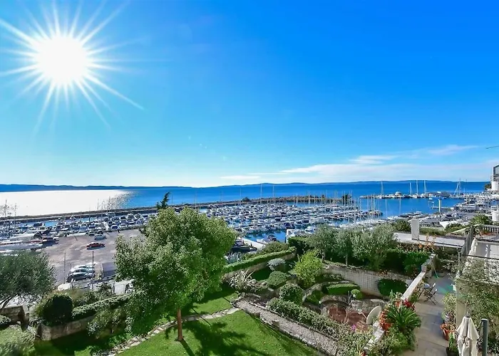 Butterfly In For 6 Persons Split